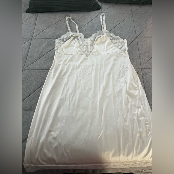 Komar Other - Komar Ivory Lace Trim Chemise full slip